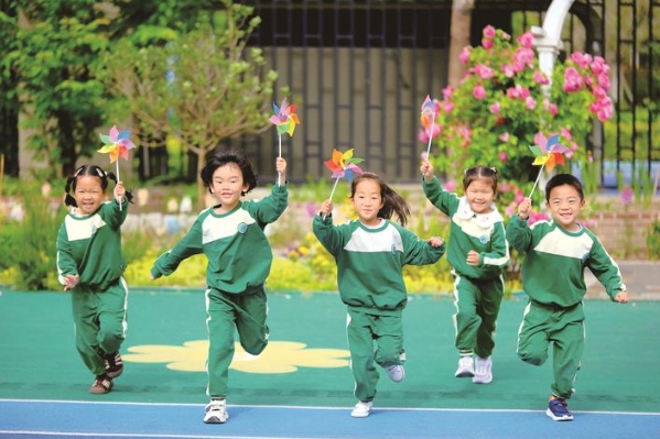 “微笑傳遞溫暖 陽(yáng)光伴我成長(zhǎng)”主題活動(dòng)舉行